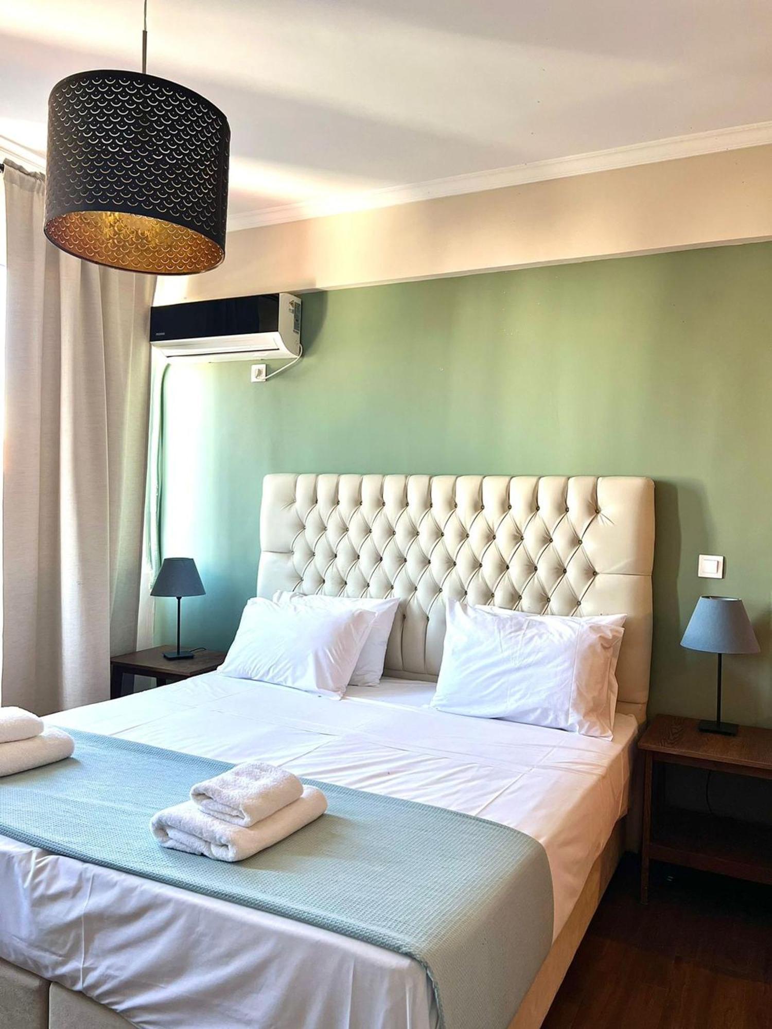 Ermou Fashion #508 @ Plaka - King Size Bed Athen